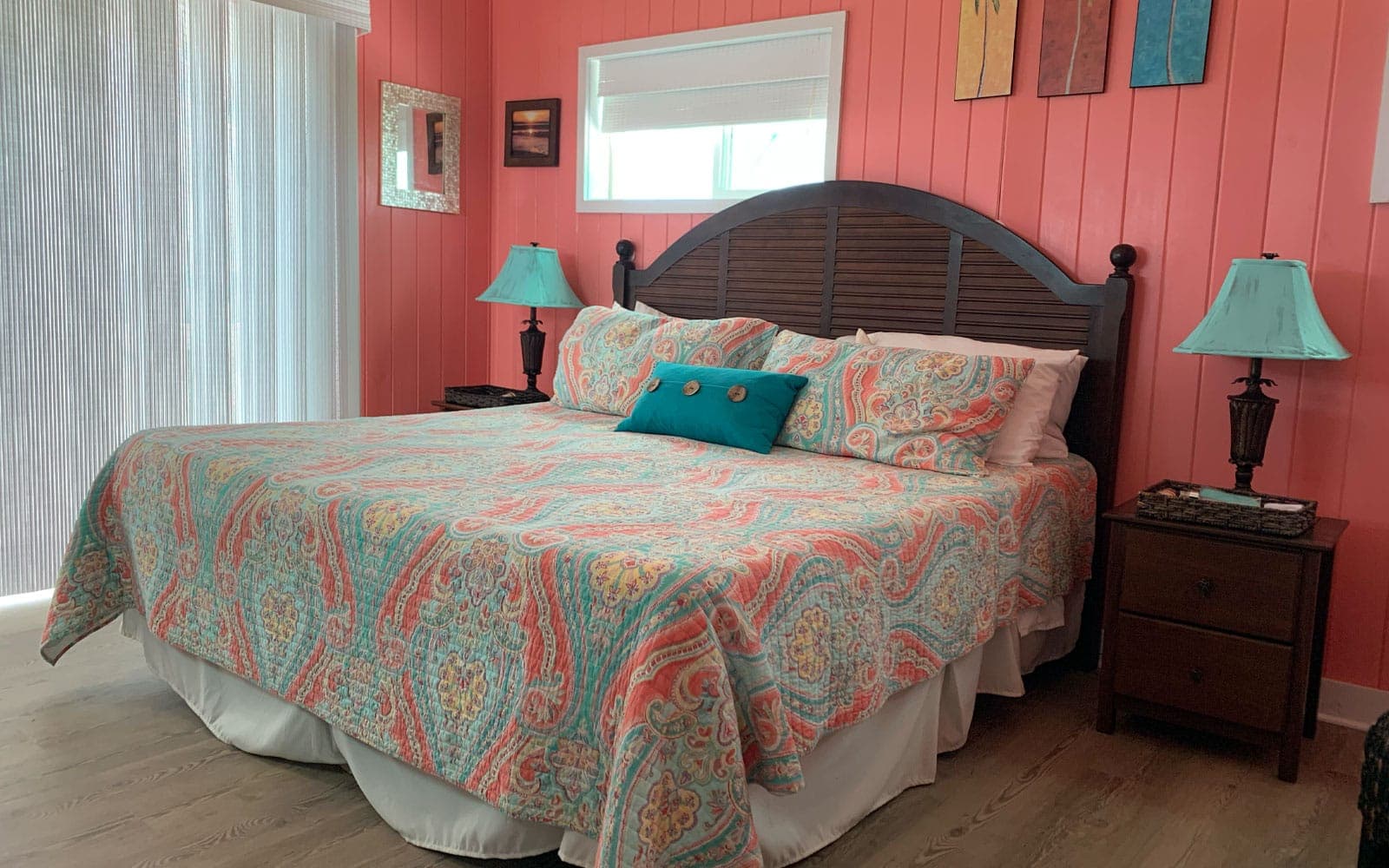 King master suite with bright island styling